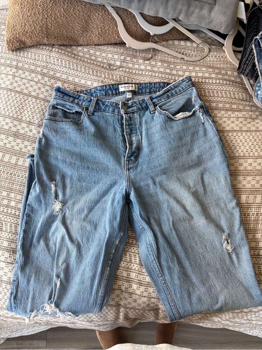 Abercrombie and Fitch Dad Jeans High Rish Light Blue Distressed Women’s Jeans
